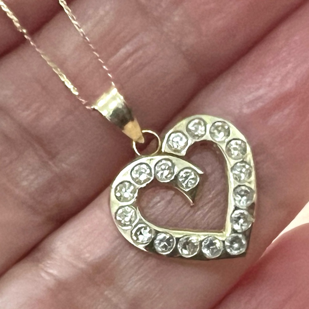 14K Yellow Gold Diamond Heart Pendant – 17 Diamond